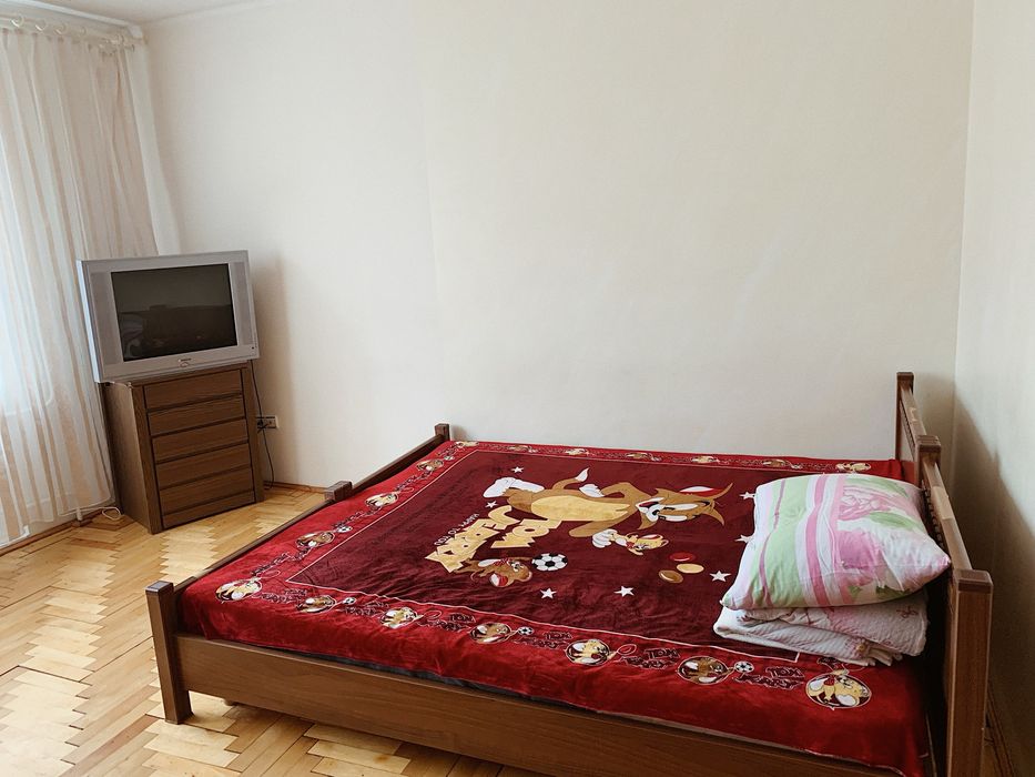 Кімната в центрі (Торговиця) для 1-2 дівчини в 4к квартирі БЕЗ ТВАРИН