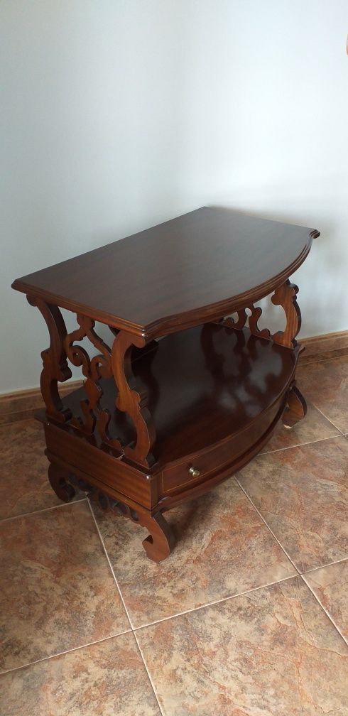 Vendo mesa em mogno