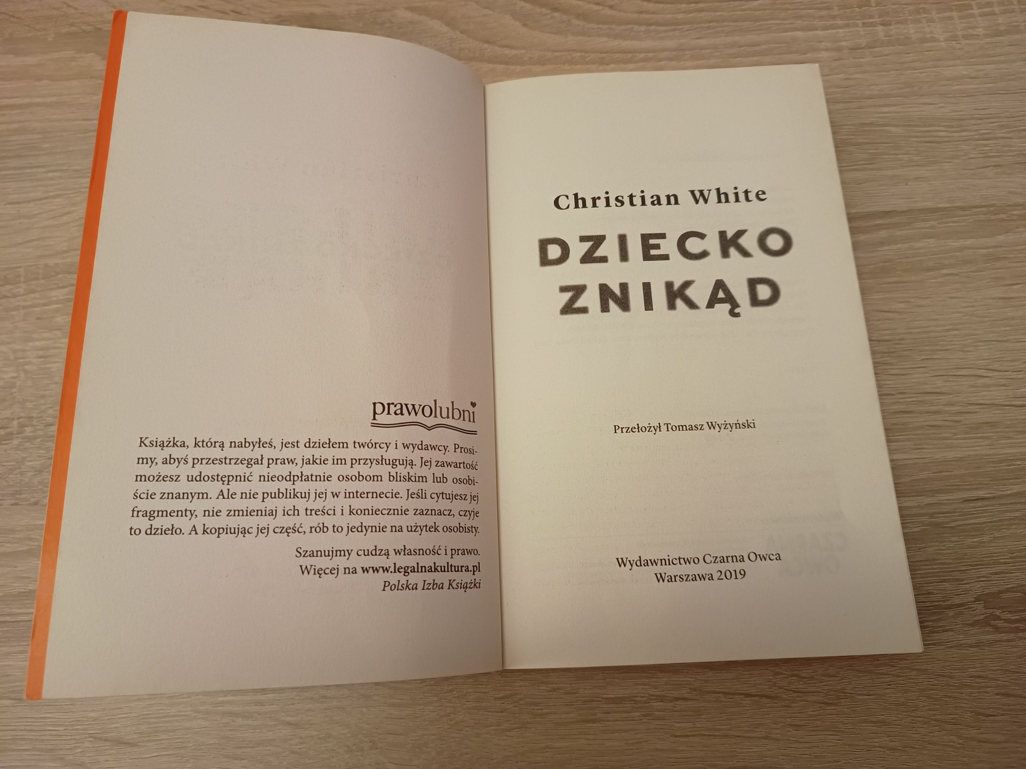 Książka. Christian White - Dziecko znikąd.
