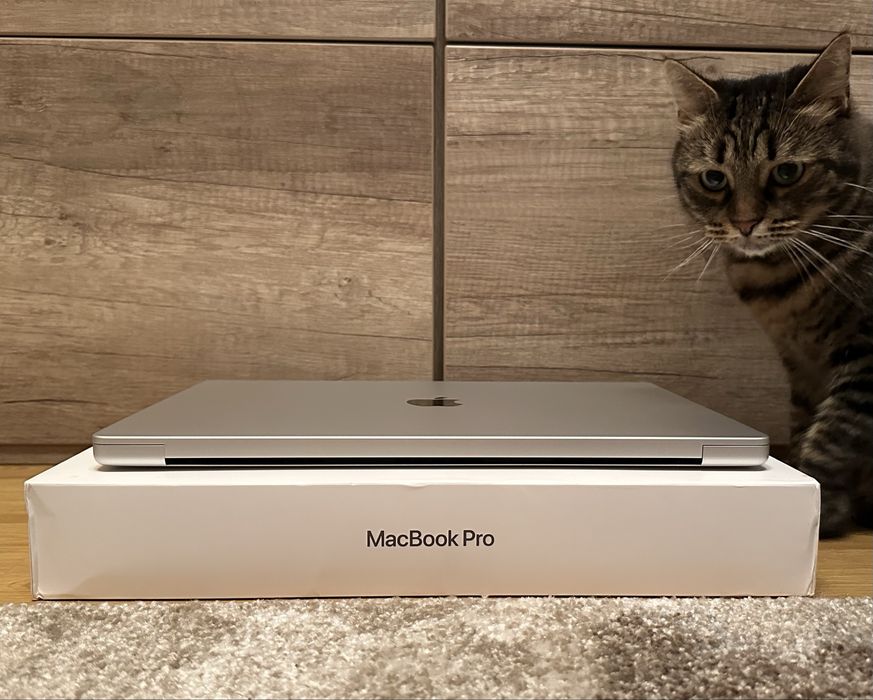 MacBook Pro M1 Pro 16" 16GB RAM 512 SSD (ідеал)