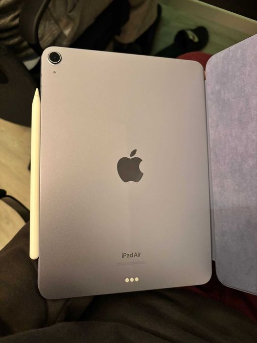 iPad 5th generation 10.9'' 256GB with Apple Pencil & Smart Folio