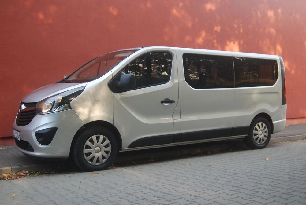 Opel Vivaro Sprzedam  9-osobowego Opla Vivaro w wersji Long
