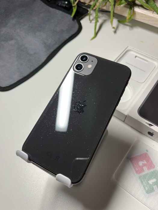 Smartfon Apple iPhone 11 4 GB / 64 GB 4G (LTE) czarny ZESTAW