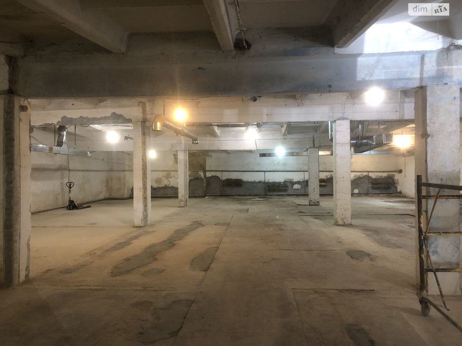 Оренда складу поруч з ринком на Дубово, рампа