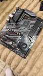 Топова материнська плата - Gigabyte X570 UD