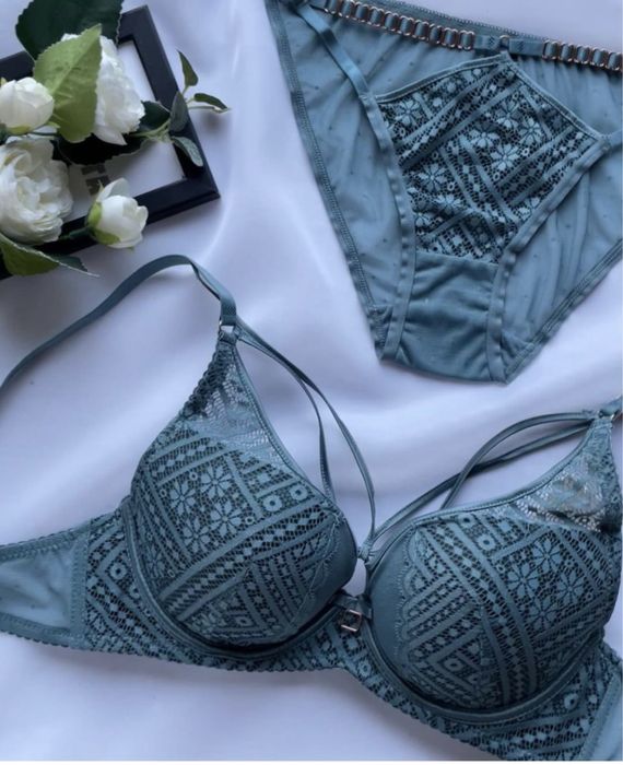 Жіноча нижня білизна