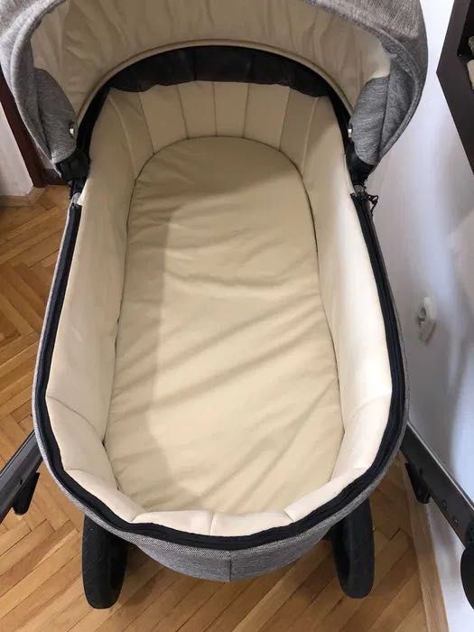 Коляска Invictus V-Plus 2 в 1 з автокріслом