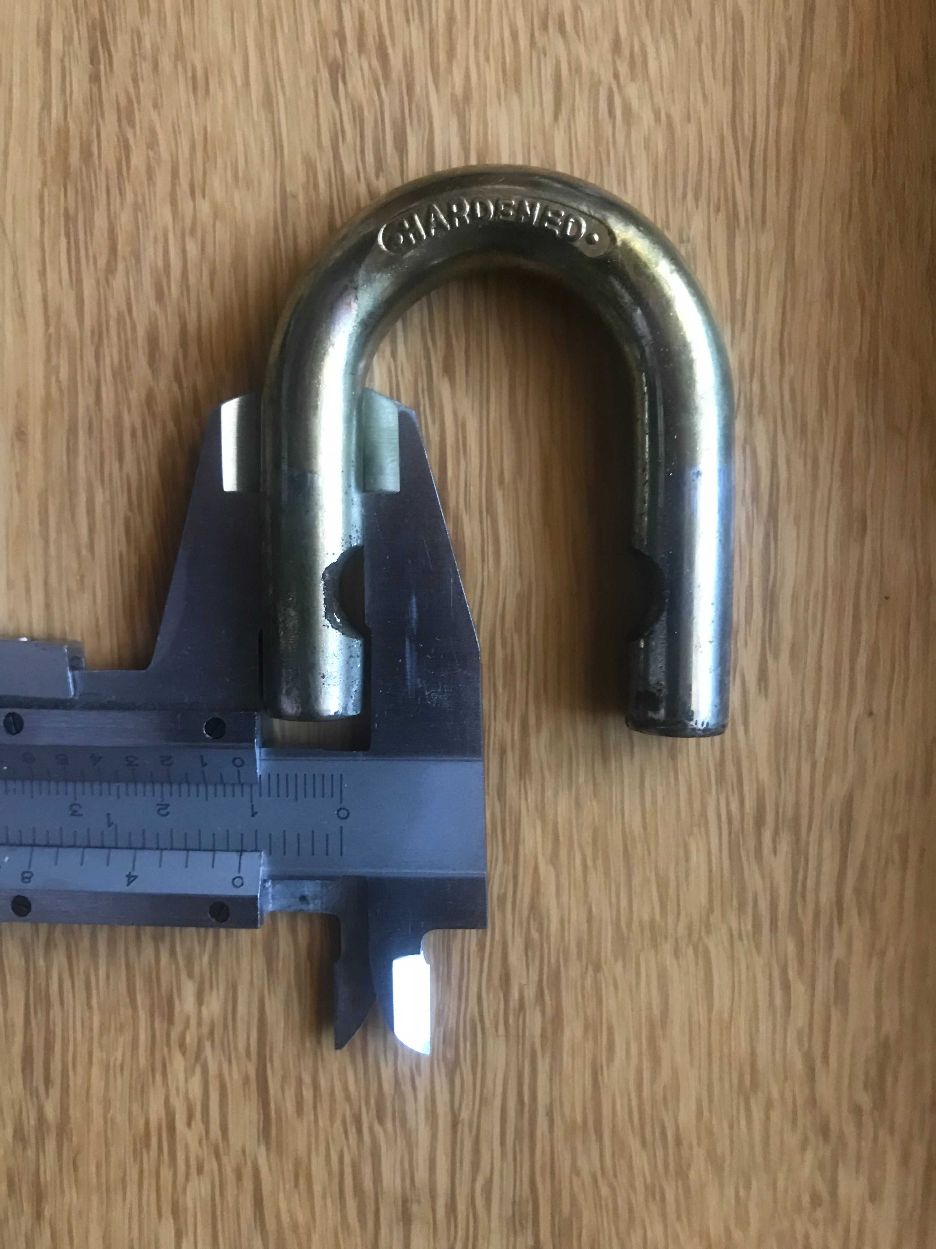 Corrente e cadeado Magnum com 3 chaves originais e corrente com 180cms