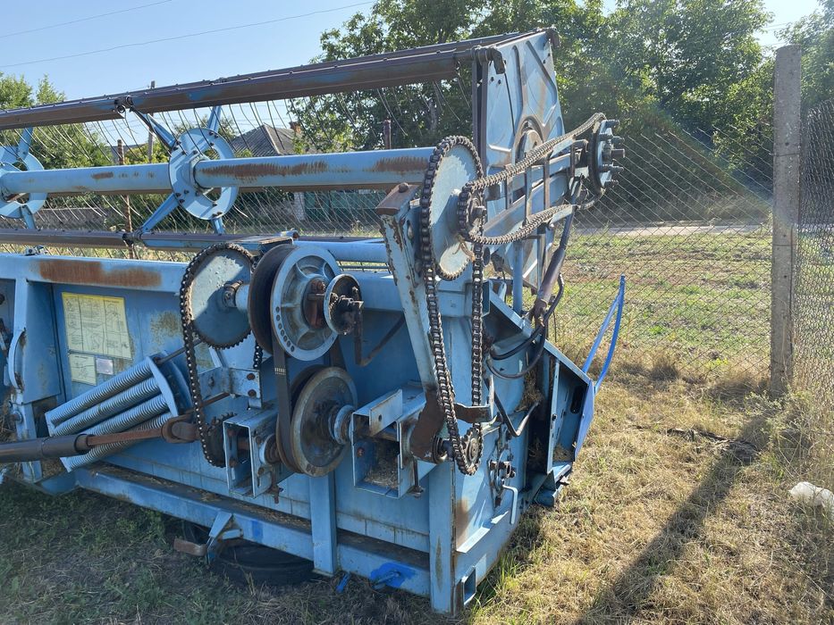 Комбайн Славутич КЗС-9-1