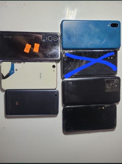 Лот мобільних телефонів