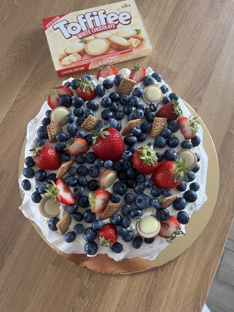Beza pavlova torty bezowe