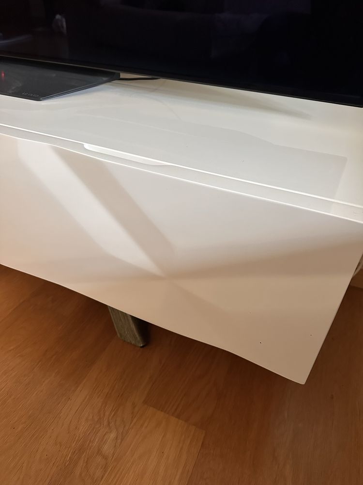 Móvel de tv em madeira lacado branco ultra resistente