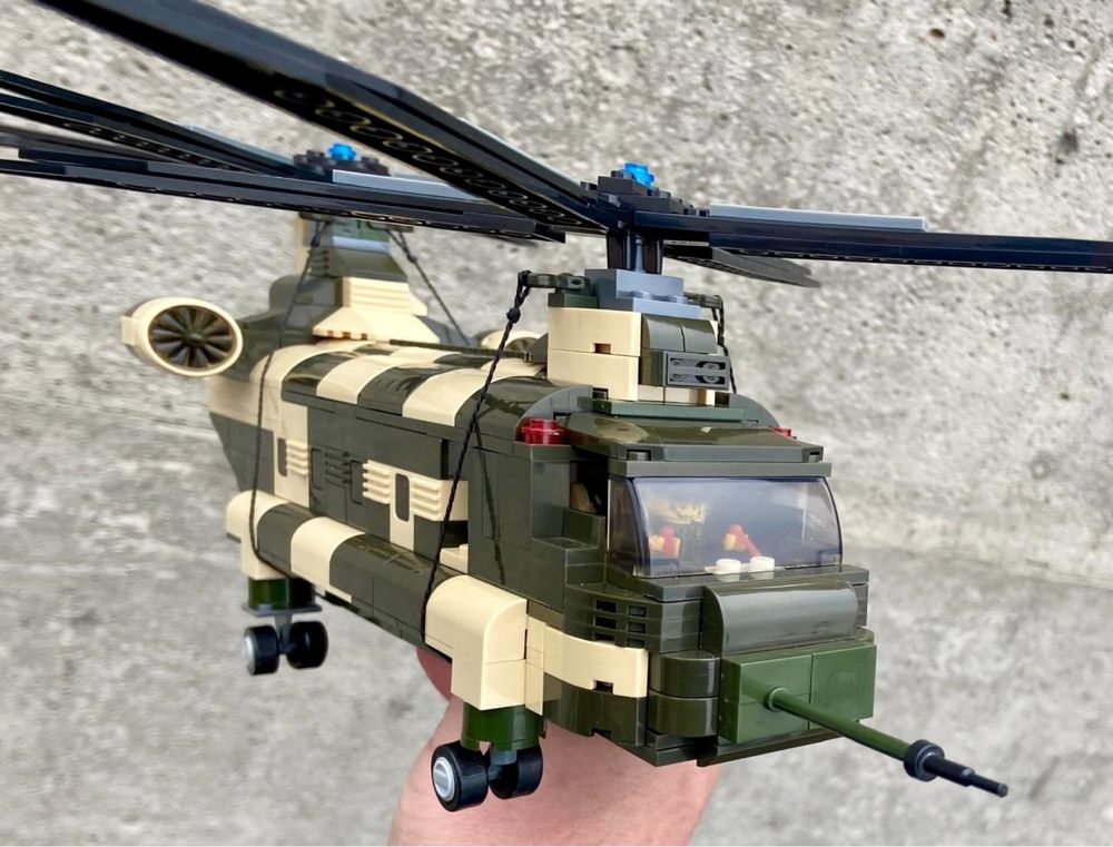 Військовий вертоліт Chinooc із Lego (Лего)