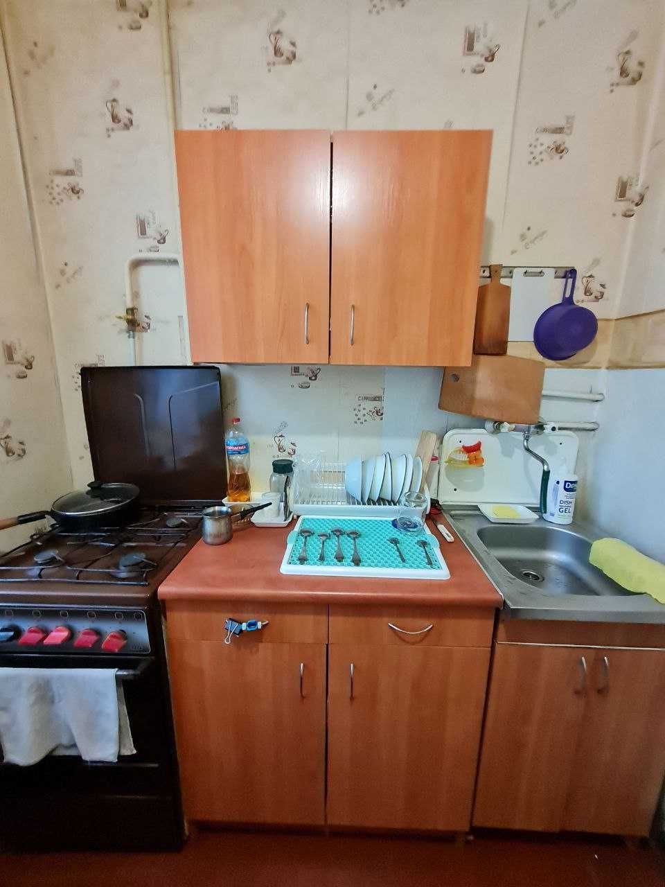 Продам 2 кімн. кв. в ЦЕНТРІ 2/5 пан будинку.Житловий стан. 25500 .Торг