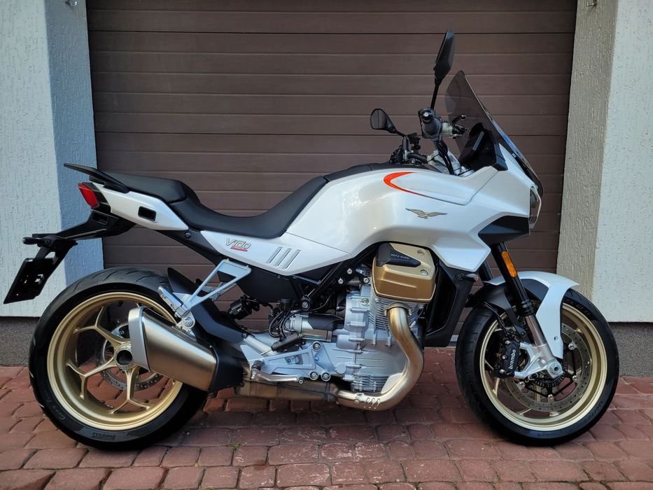 Moto Guzzi V100 Mandello Moto Guzzi V100 Mandello – 2024 | 6 250 km | Jak nowy | Bezwypadkowy