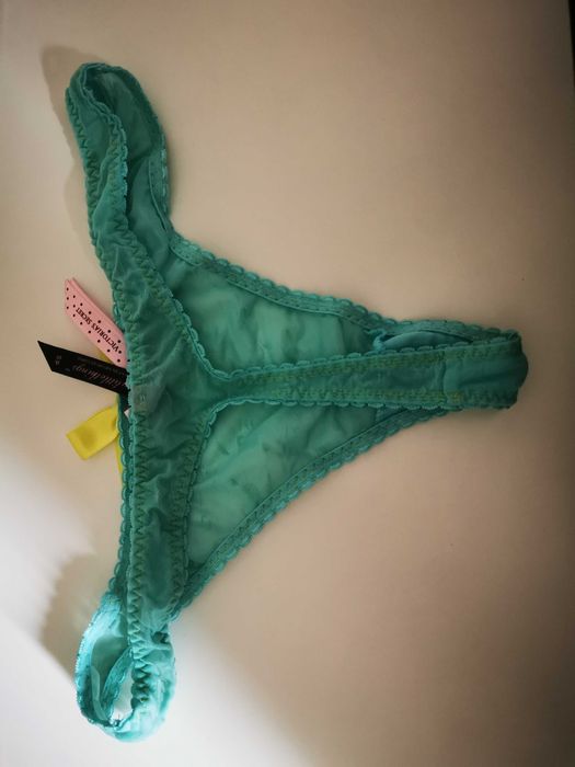 Majtki stringi Victoria Secret S/M