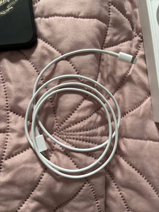 Zestaw etui i nowy kabel do iphone 11