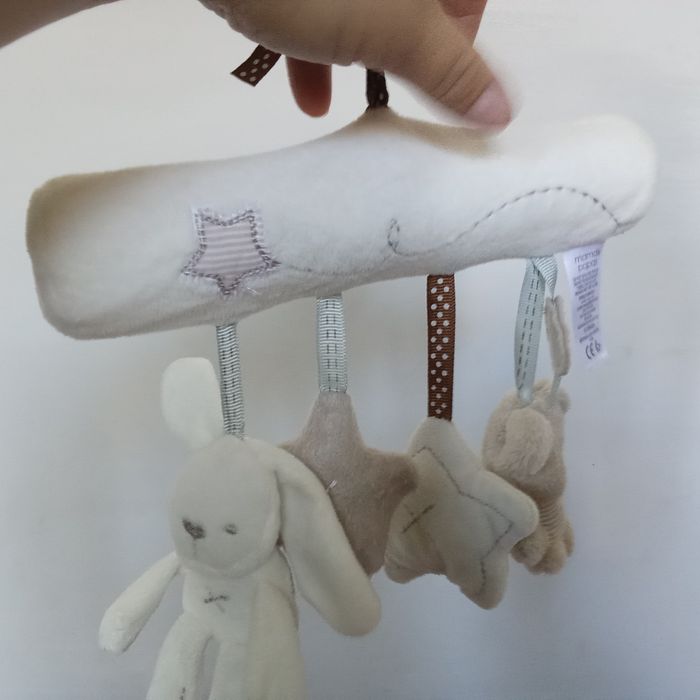 Іграшка на дитячу кроватку