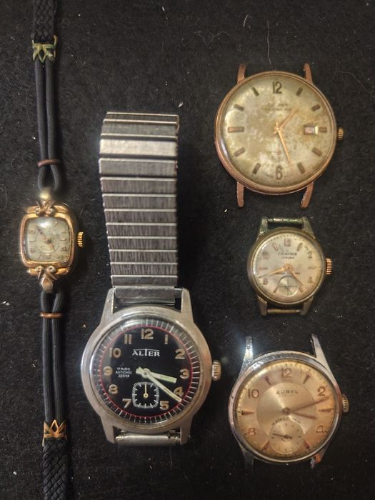 Relógios antigos usados