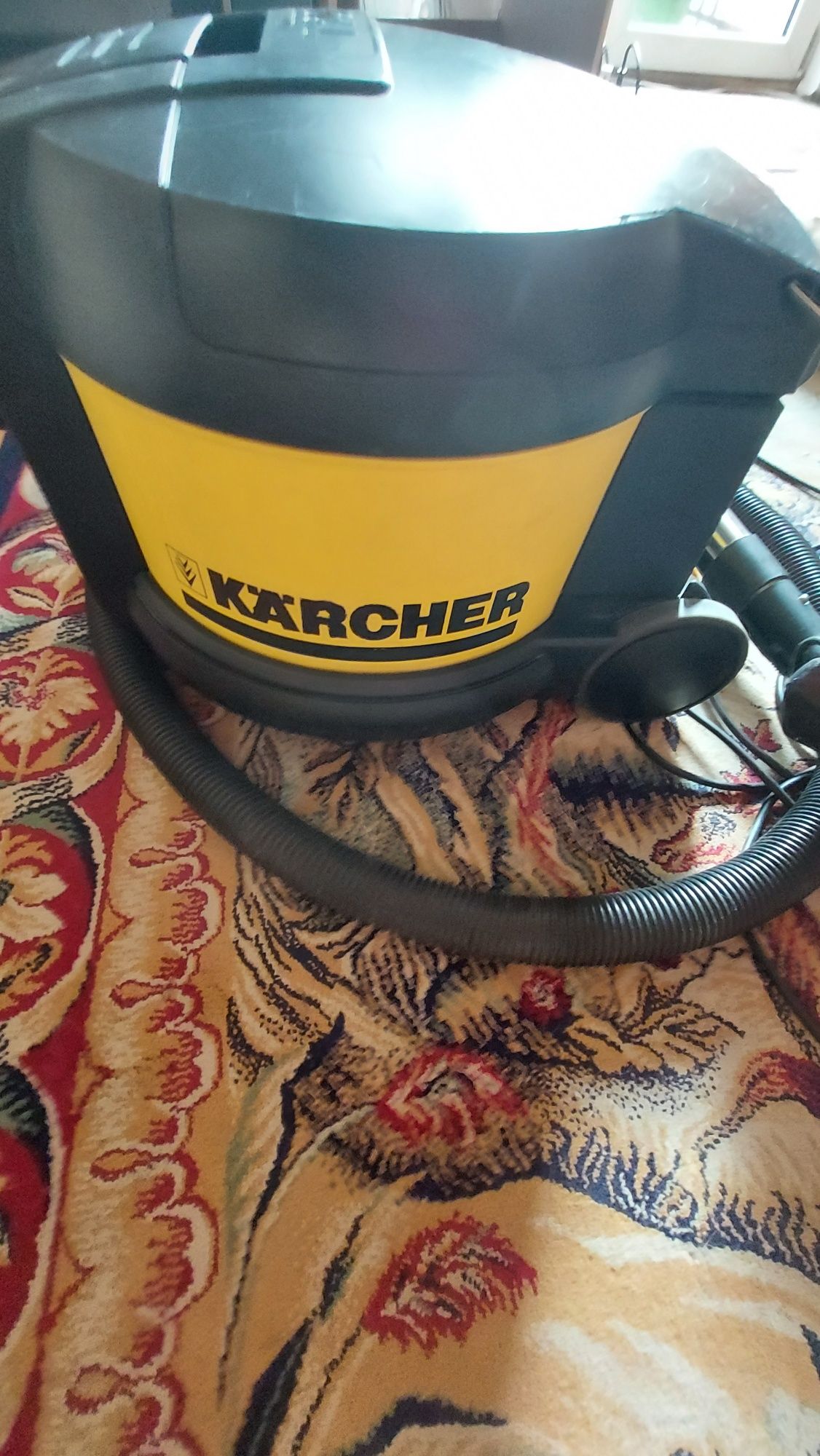 Odkurzacz Karcher sprawny duża moc odkurzania