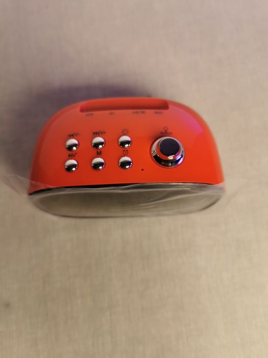 Klasyka w nowoczesnym wydaniu – czerwony retro budzik iTOMA 138