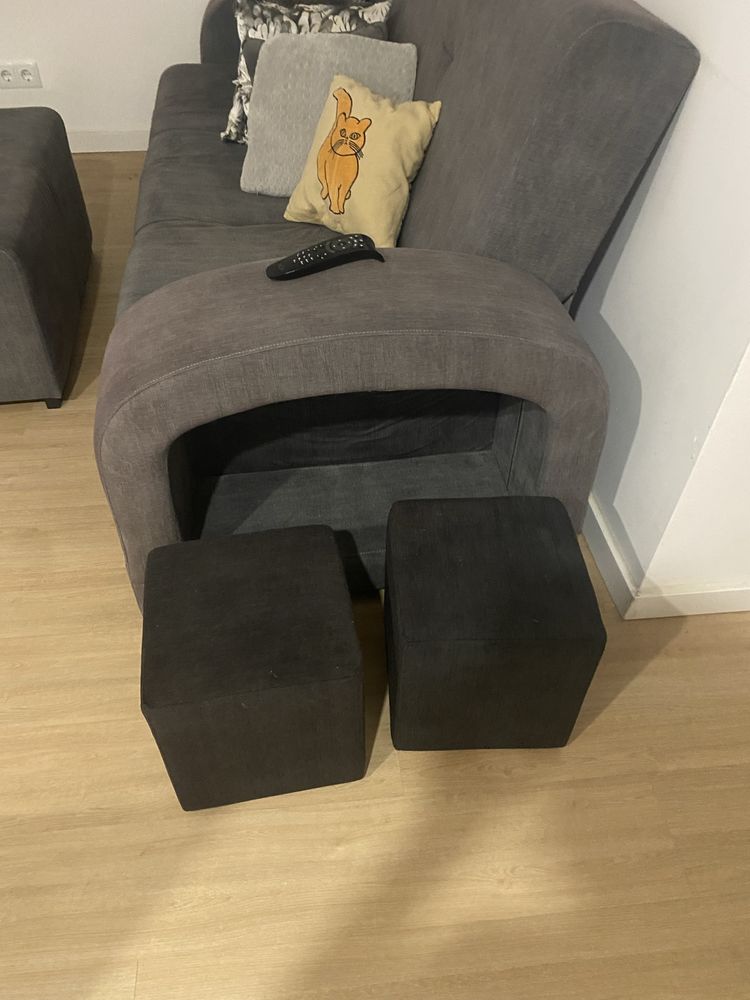 Sofá-cama com puffs cinzento