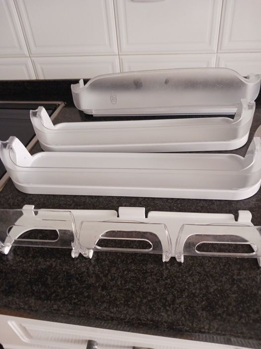 Prateleiras  de porta e gavetas de legumes de frigorífico