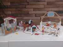 3 zestawy Zagroda + Stajnia + konie z figurką SCHLEICH