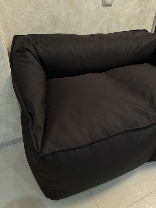 Безкаркасний мʼякий диван