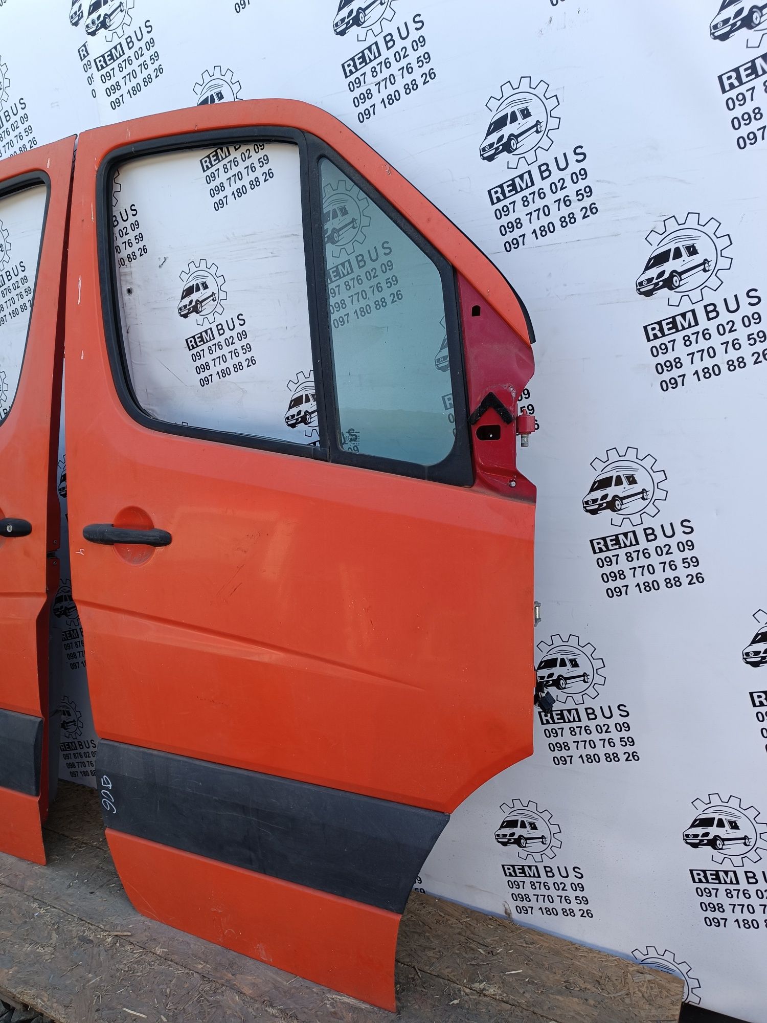 Червоні передні двері MB Sprinter w906 дверка замок ручка трос