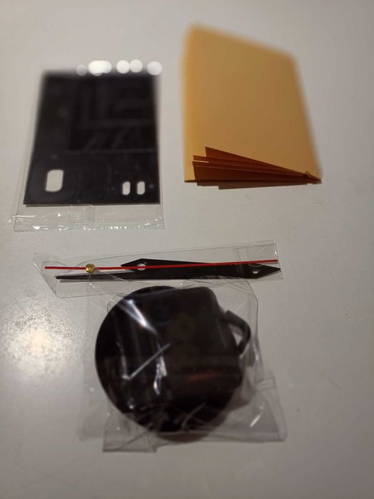 Zegar scienny naklejany kolor złoty