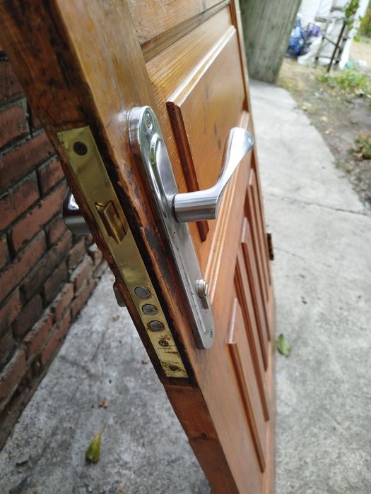 Продам вхідні двері