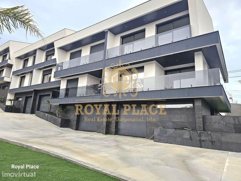 Moradia T4 à venda em Canedo