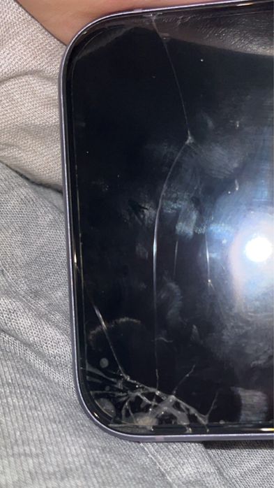 Iphone 11 liliowy, uszkodzony wyswietlacz