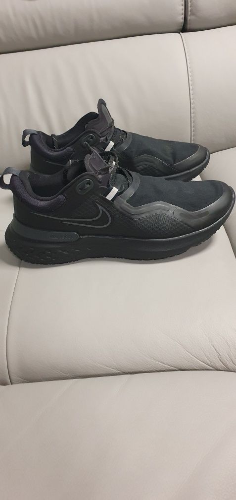 Buty do biegania Nike React Miler Shield 44
Buty do Buty do biegania R