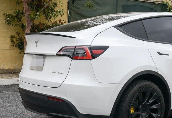 Спойлер лип Tesla Model Y чорний глянець ABS пластик тюнинг