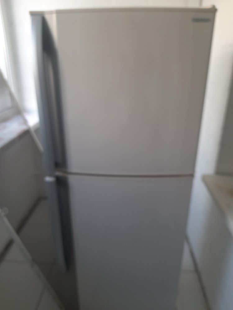 Продам холодильник SHARP SJ-300NBE