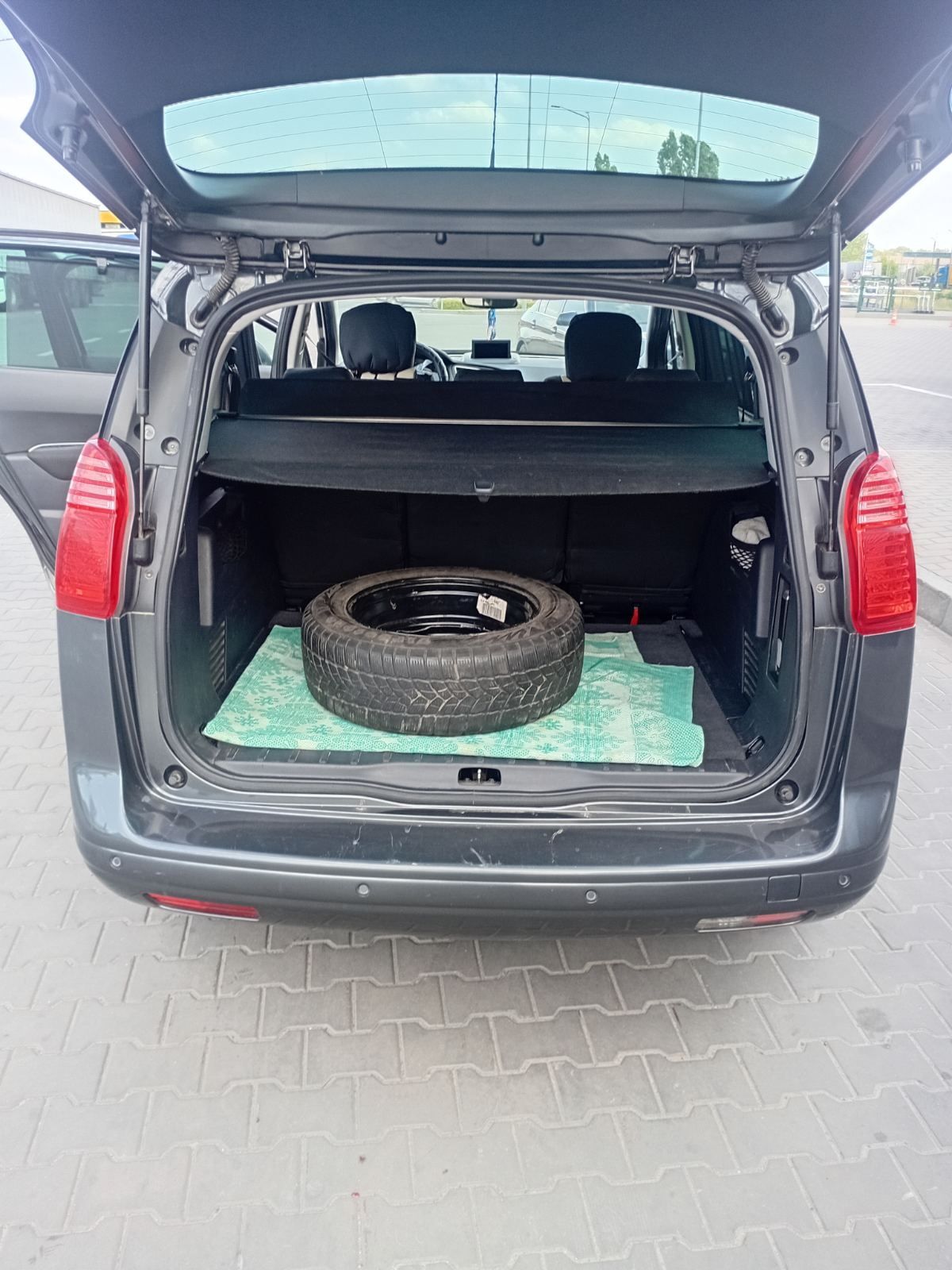 Продам автомобіль Peugeot 5008
