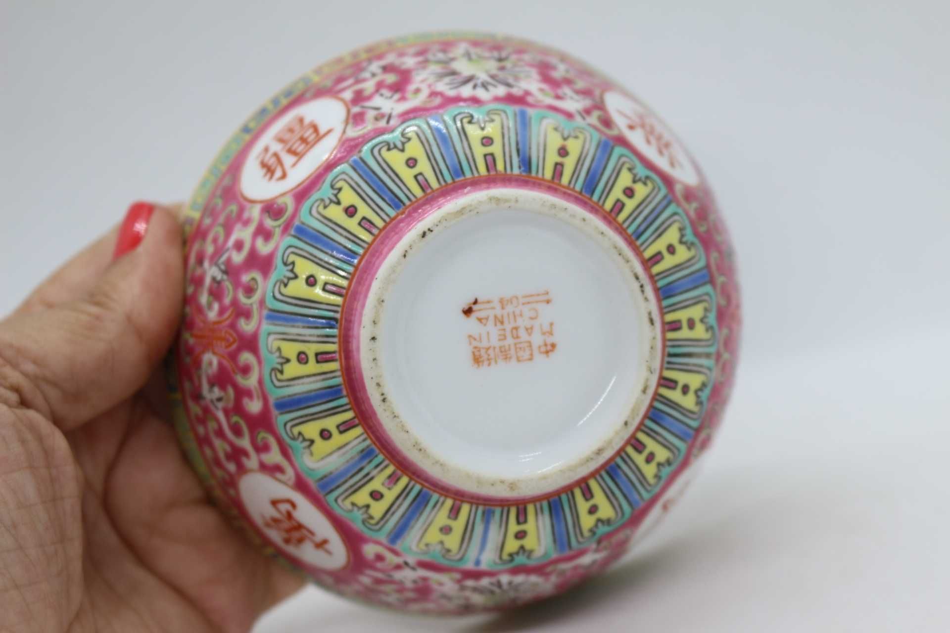 Tigela Porcelana Chinesa Wan Shou Wu Jiang em Rosa Séc XX