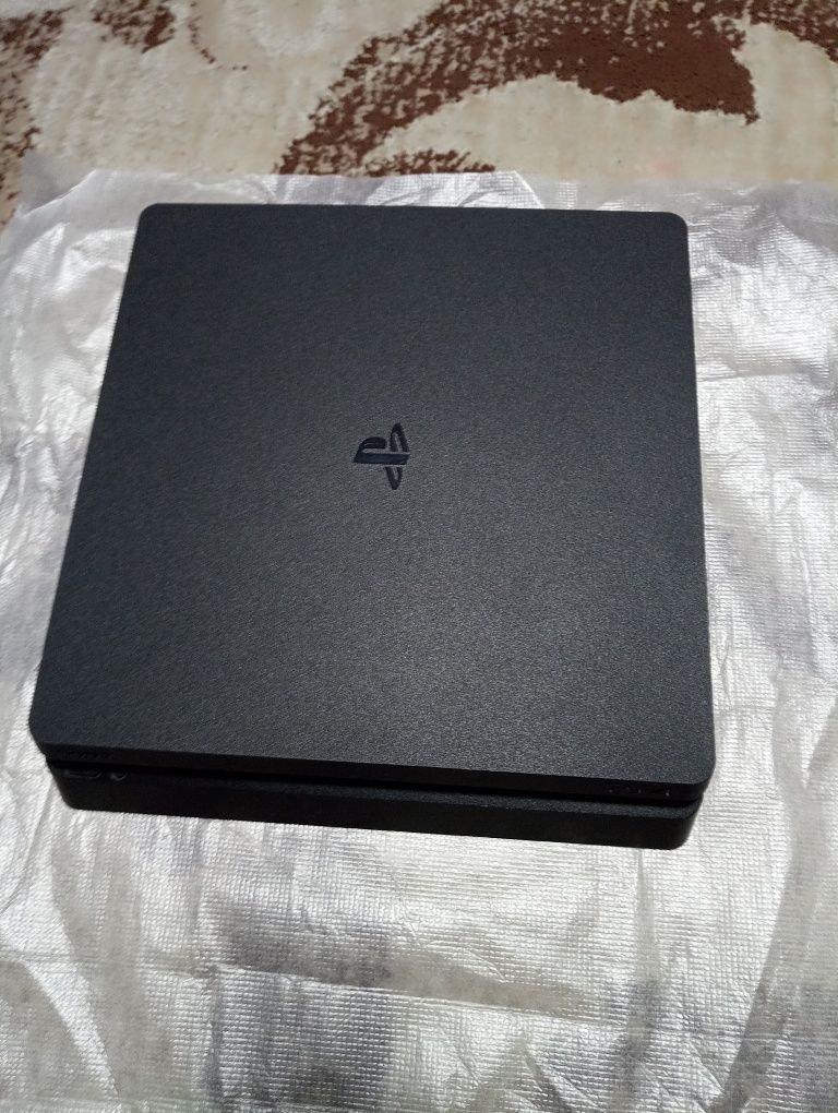 Продам приставку Sony PS4