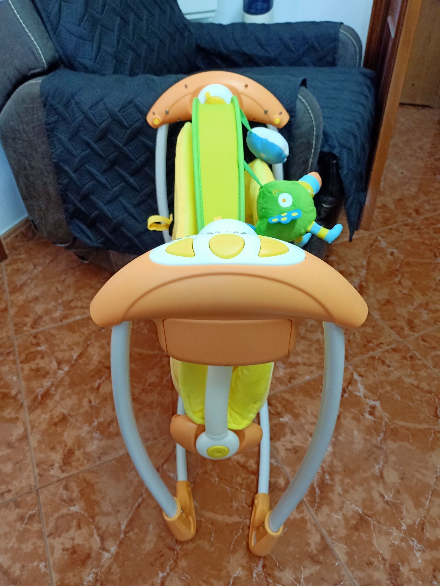 Espreguiçadeira para bebé baloiço cama carrinho brinquedo interativo.