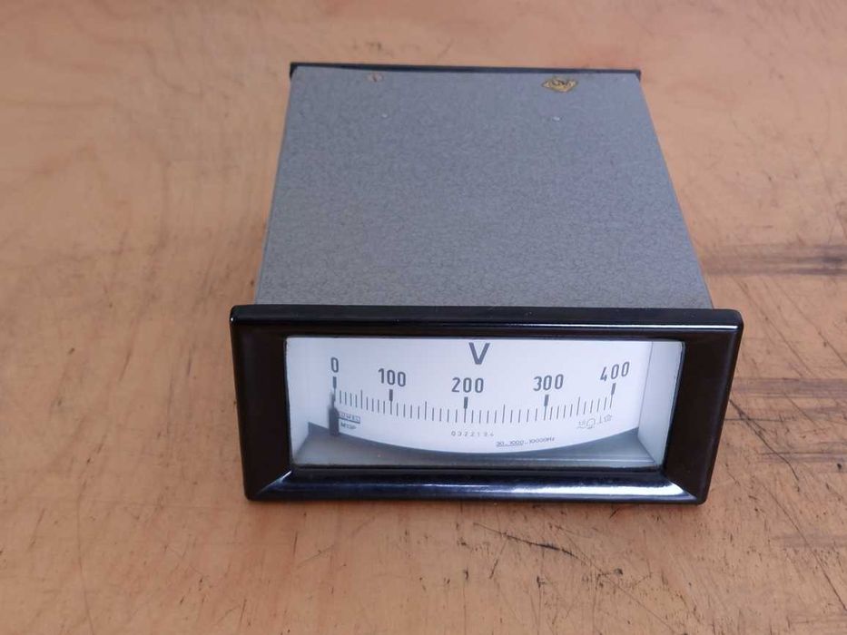 Woltomierz tablicowy Lumel M13P 400 VDC