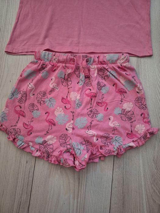 Letni komplet 122 dla dziewczynki krótkie spodenki i bluzeczka falbany