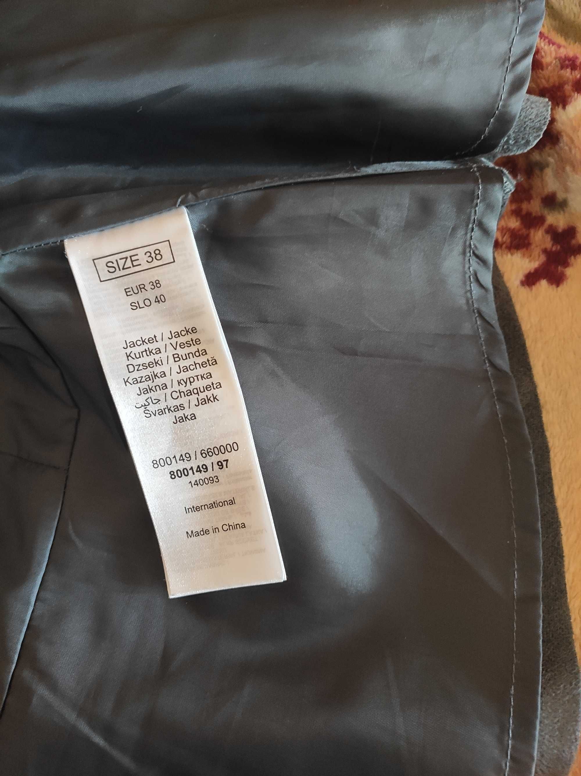 Куртка жіноча  orsay розмір 38. M