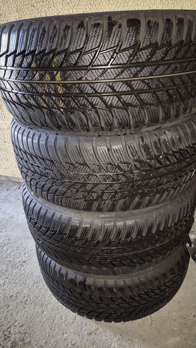 Bridgesstone Blizzak LM001 225/45 R18