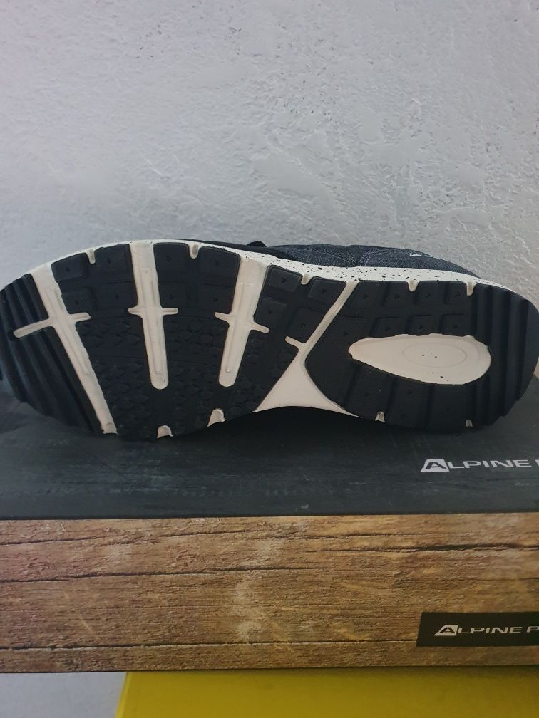 Чоловічі кросівки Alpine Pro (нові)