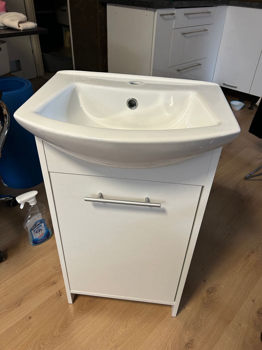 Sprzedam umywalkę do łazienki