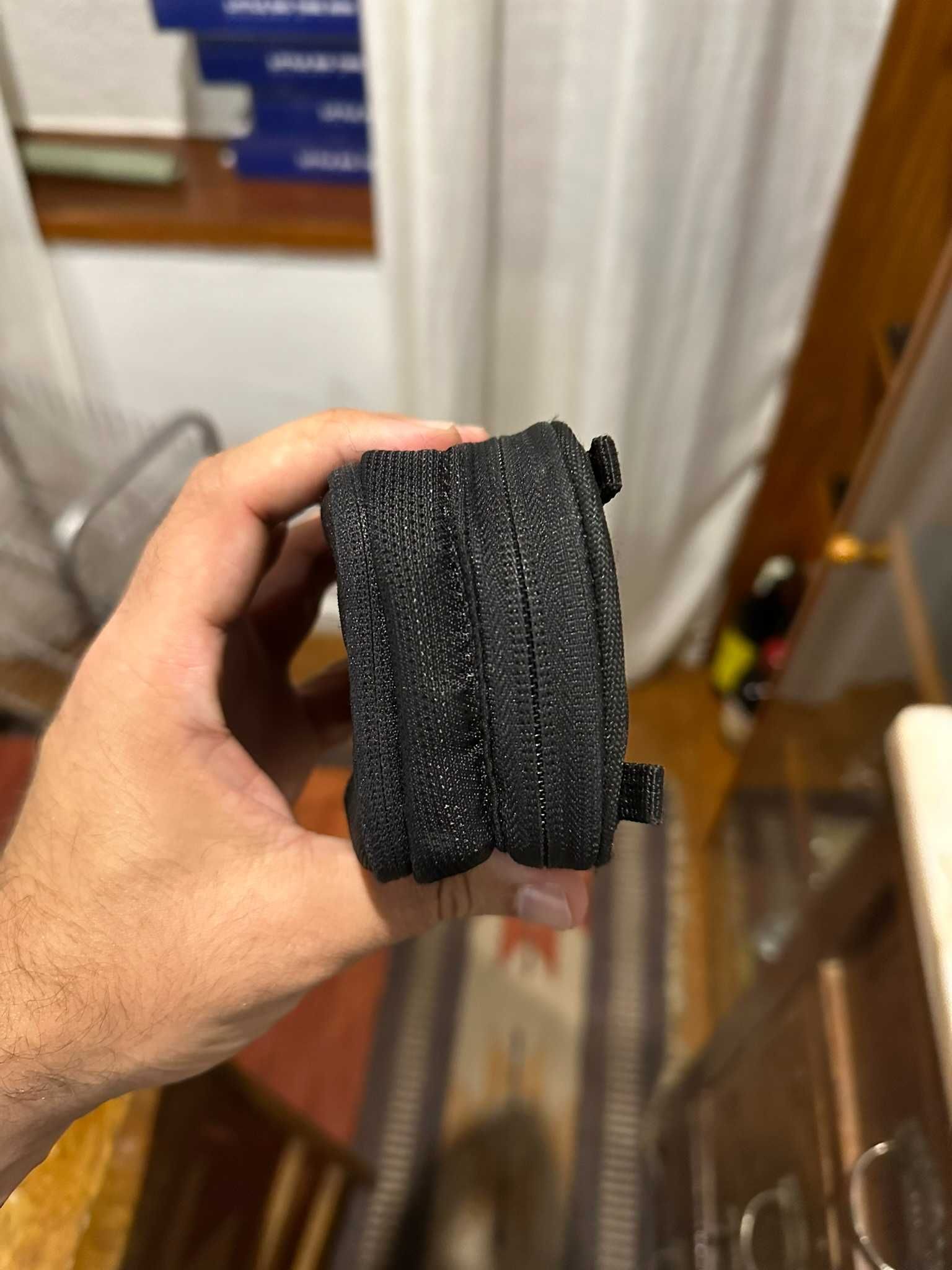 Lowepro pequena para baterias e pilhas