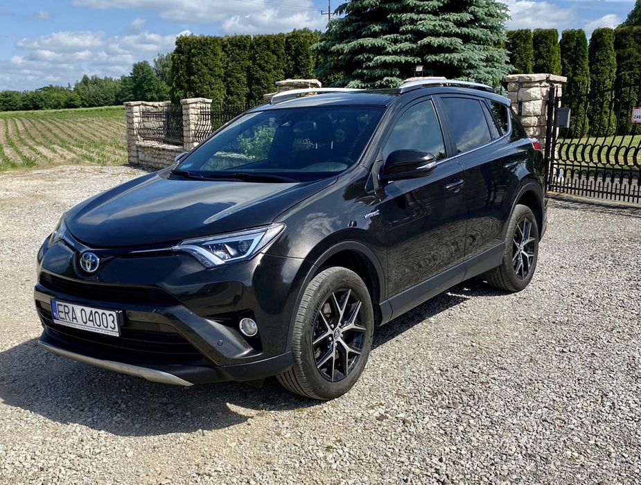 Toyota RAV4 Hybryda 4x4 - Salon Polska (niski przebieg)