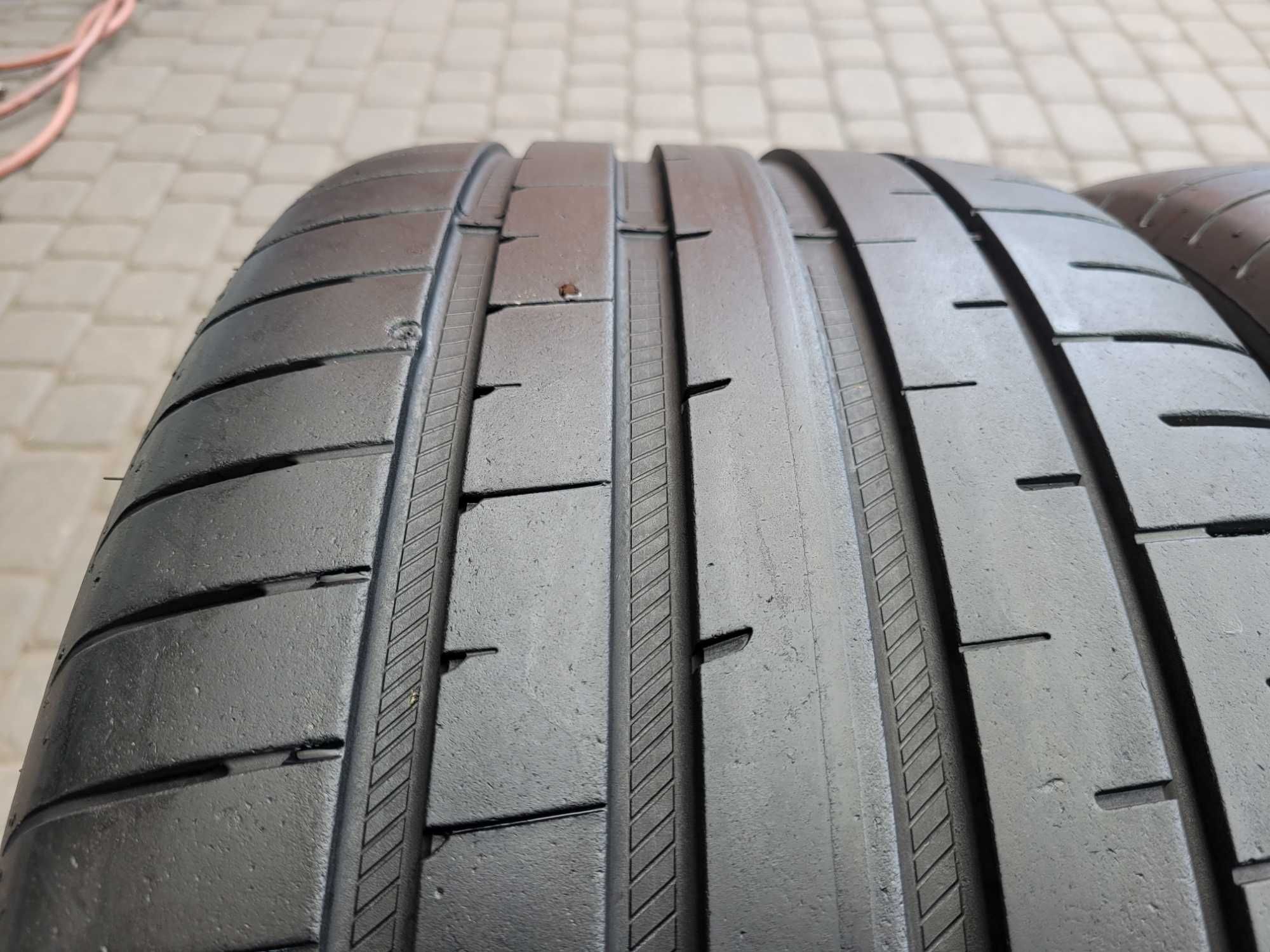 265 / 35 R 21  Goodyear